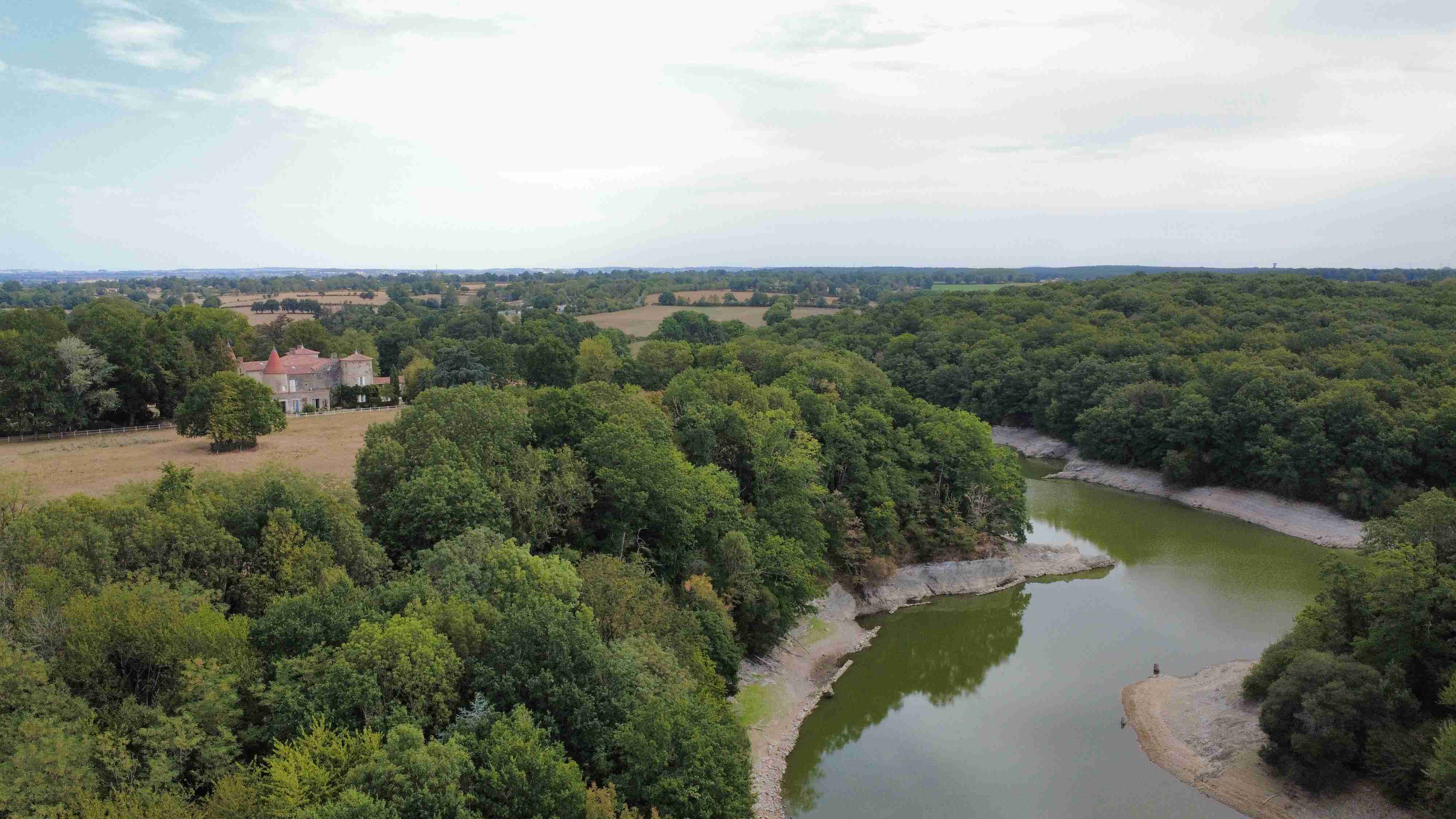 Vue aérienne de Mervent