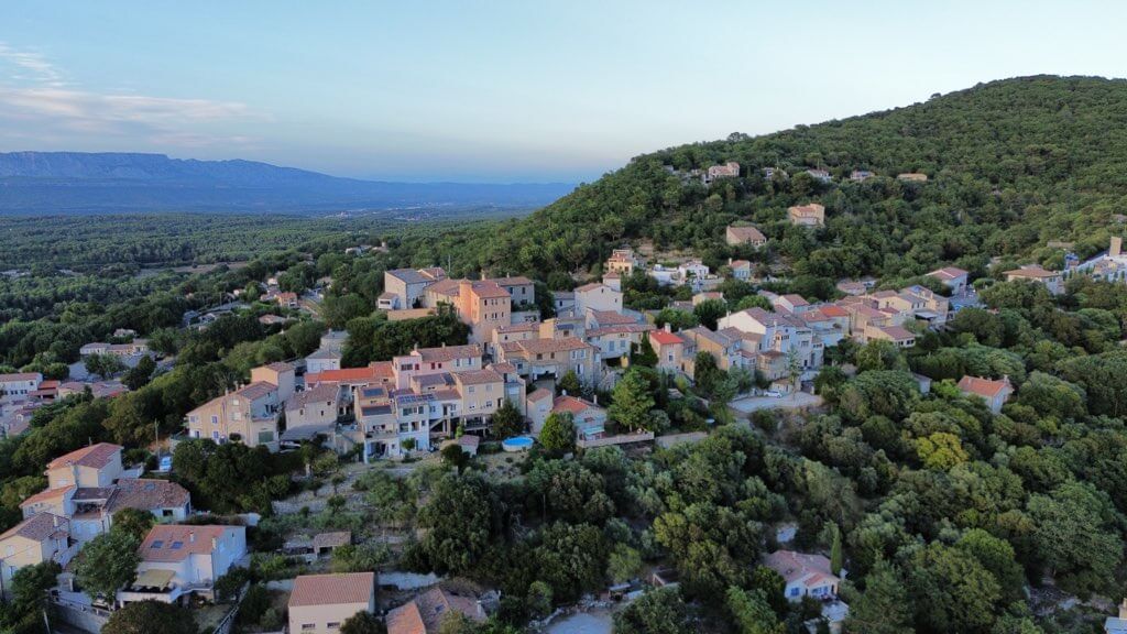 Vue aérienne de Mimet