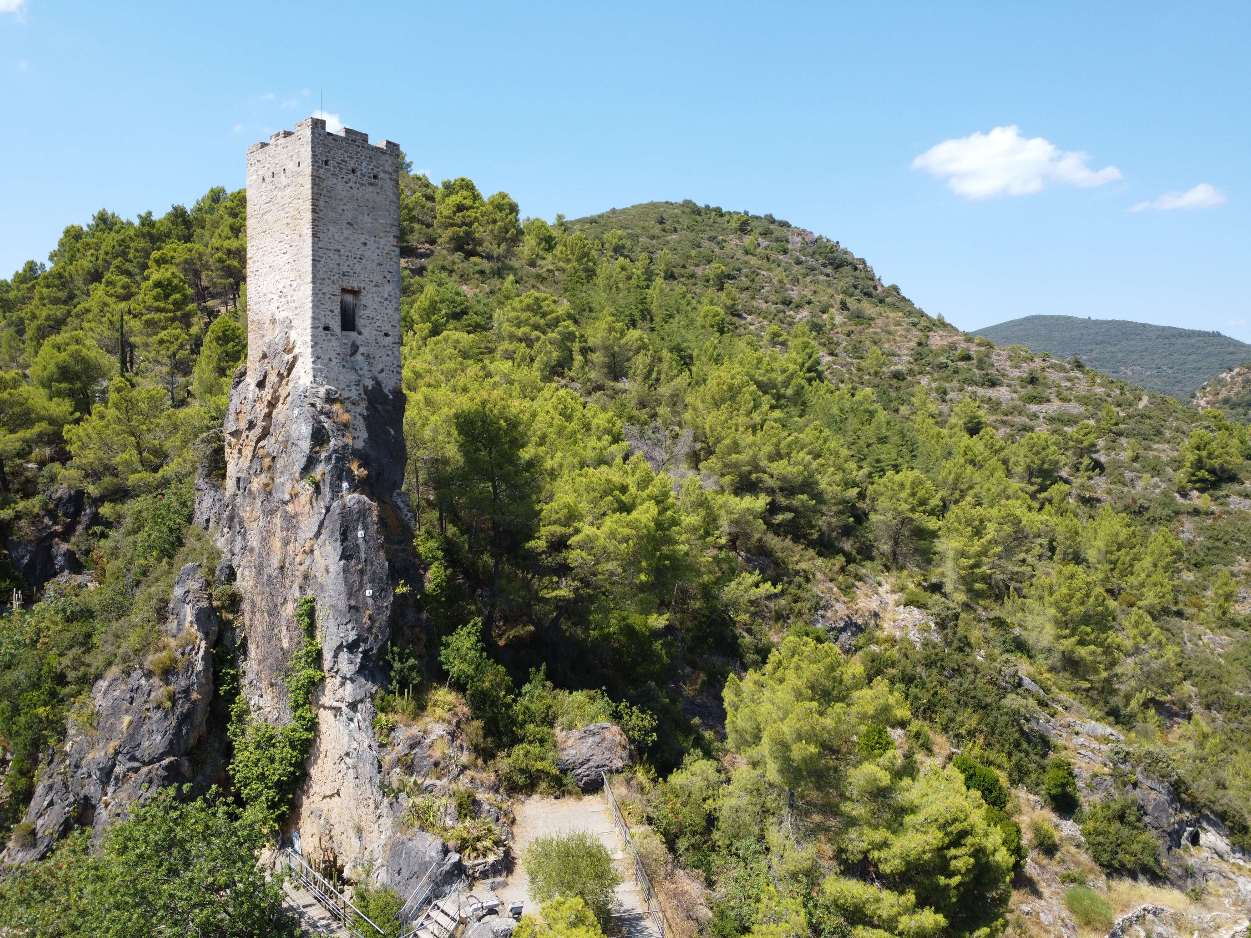 Vue aérienne de Roquebrun